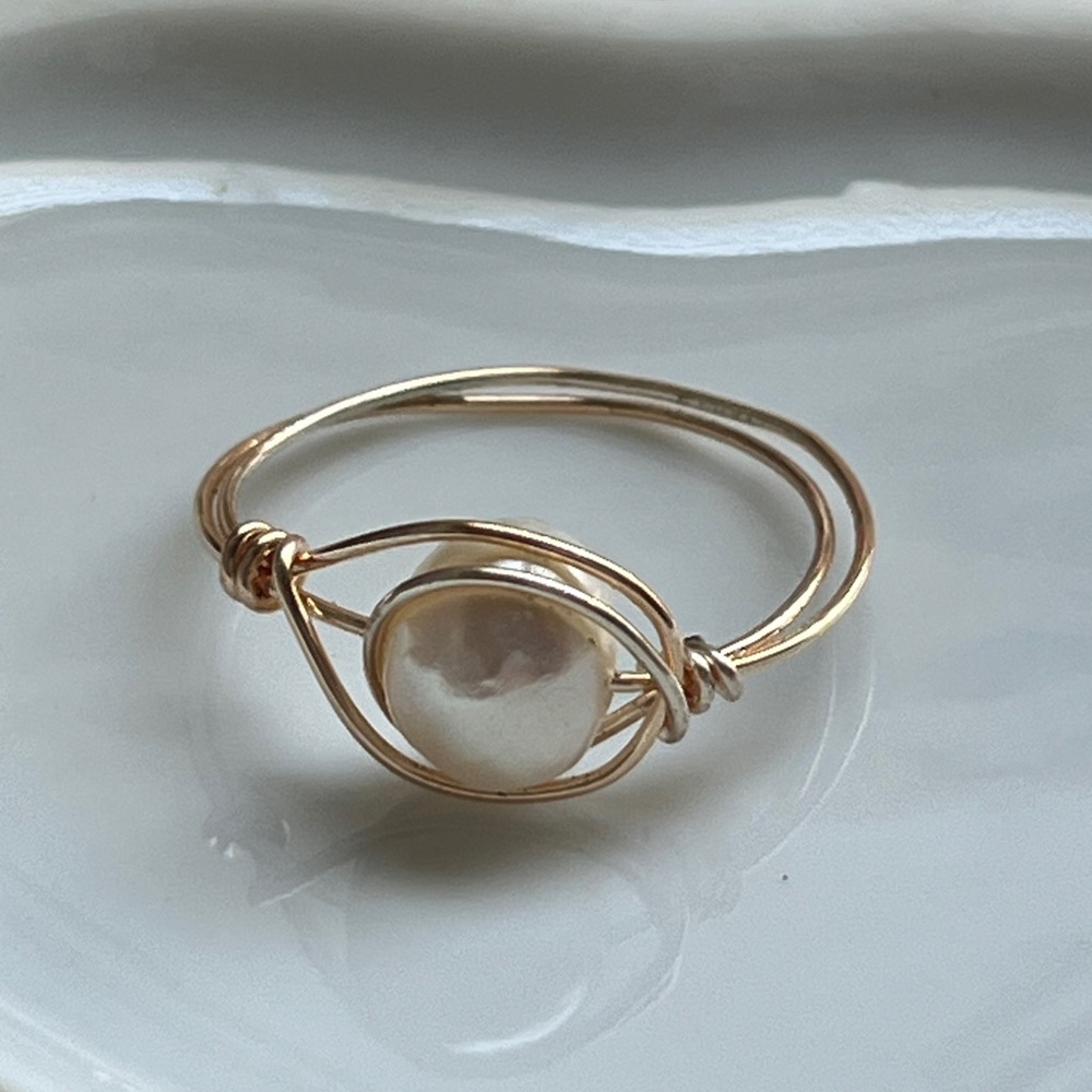 Genuine white freshwater pearl gold tarnish resistant women’s Ring size 8.5 - Picture 5 of 7